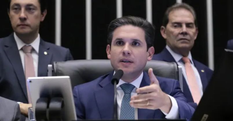Câmara aprova projeto que eleva pena para pedófilos