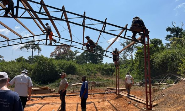Aldeia no Camarões recebe primeira igreja após orações de fiel