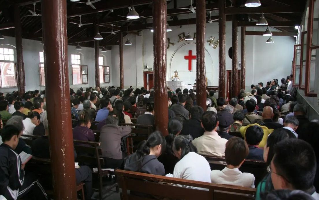 Igrejas na China forçadas a louvar o Partido Comunista em cultos