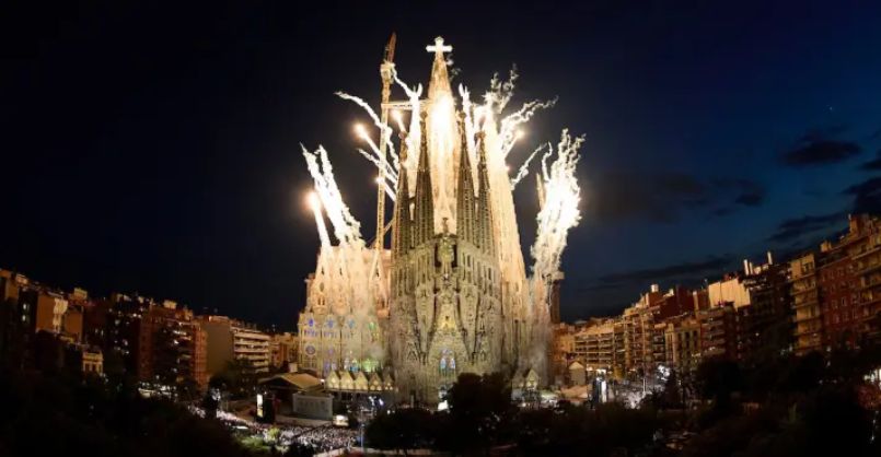 Torre da Igreja da Sagrada Família é concluída após 144 anos
