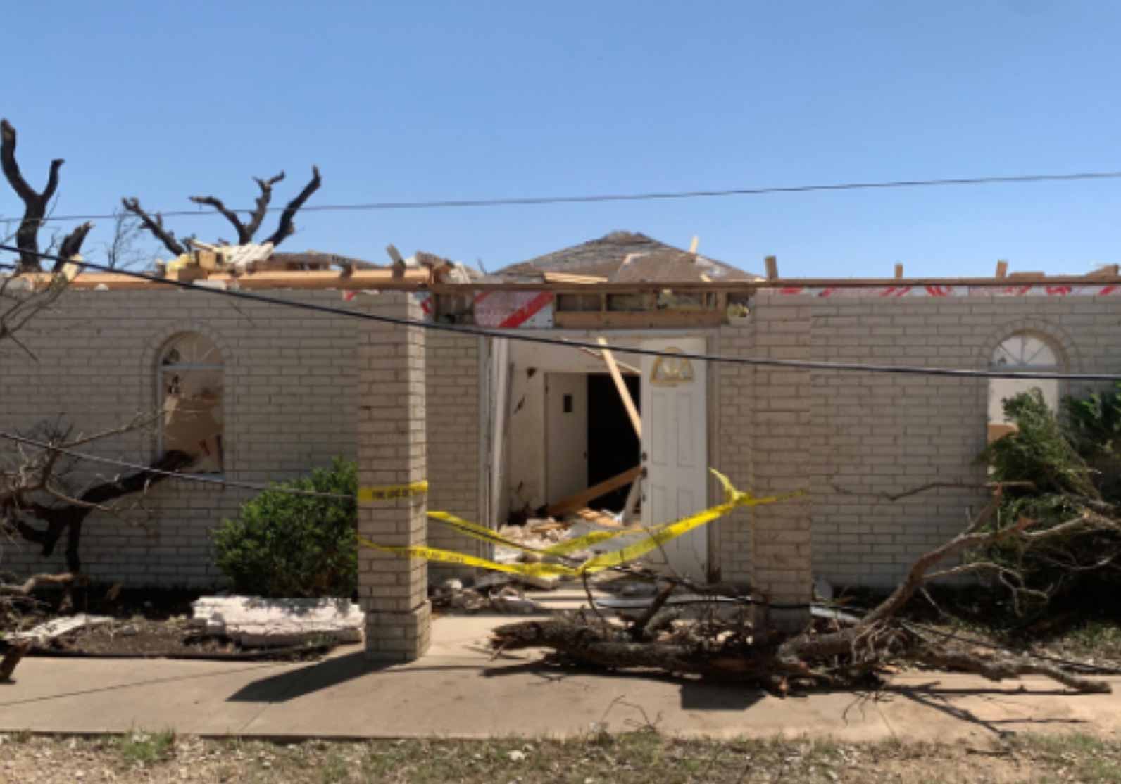 Igreja destruída por tornado