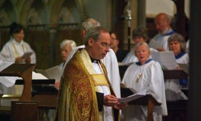 Igreja Anglicana torna definitiva a benção para uniões gays em seus templos