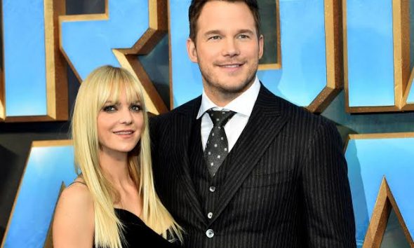 Atriz casada com Chris Pratt diz que filho do casal lhe faz apelo por Jesus