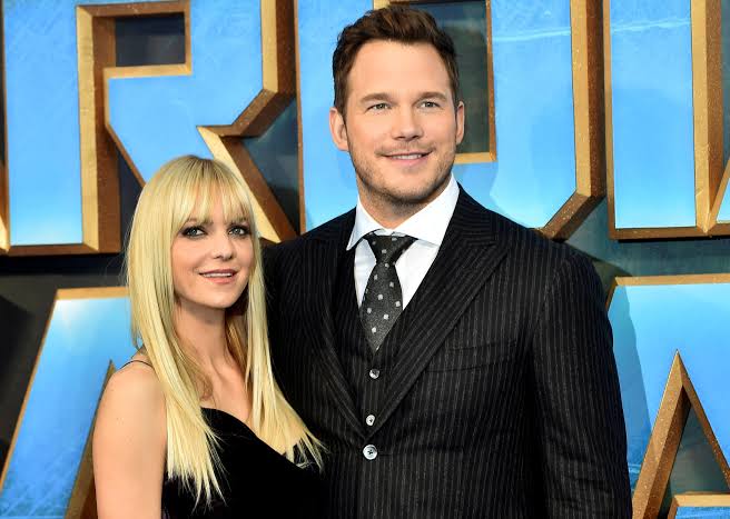 Atriz casada com Chris Pratt diz que filho do casal lhe faz apelo por Jesus
