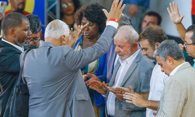 Fé e Bíblia: candidatos apostam na religião para atrair votos