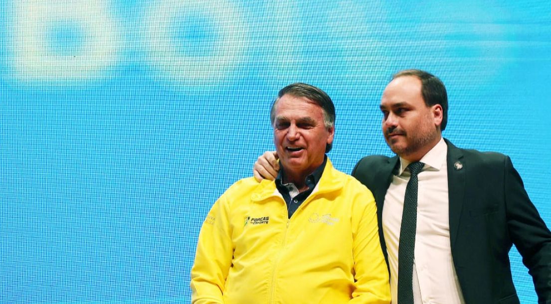 Carlos Bolsonaro expõe estado delicado da saúde de seu pai