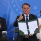 Jair Bolsonaro contrata vacinas