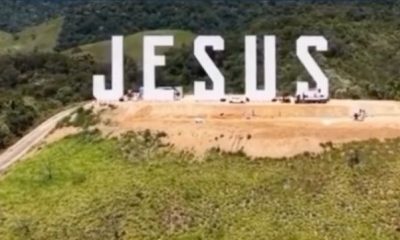 Letreiro do nome de Jesus é inaugurado em Duque de Caxias