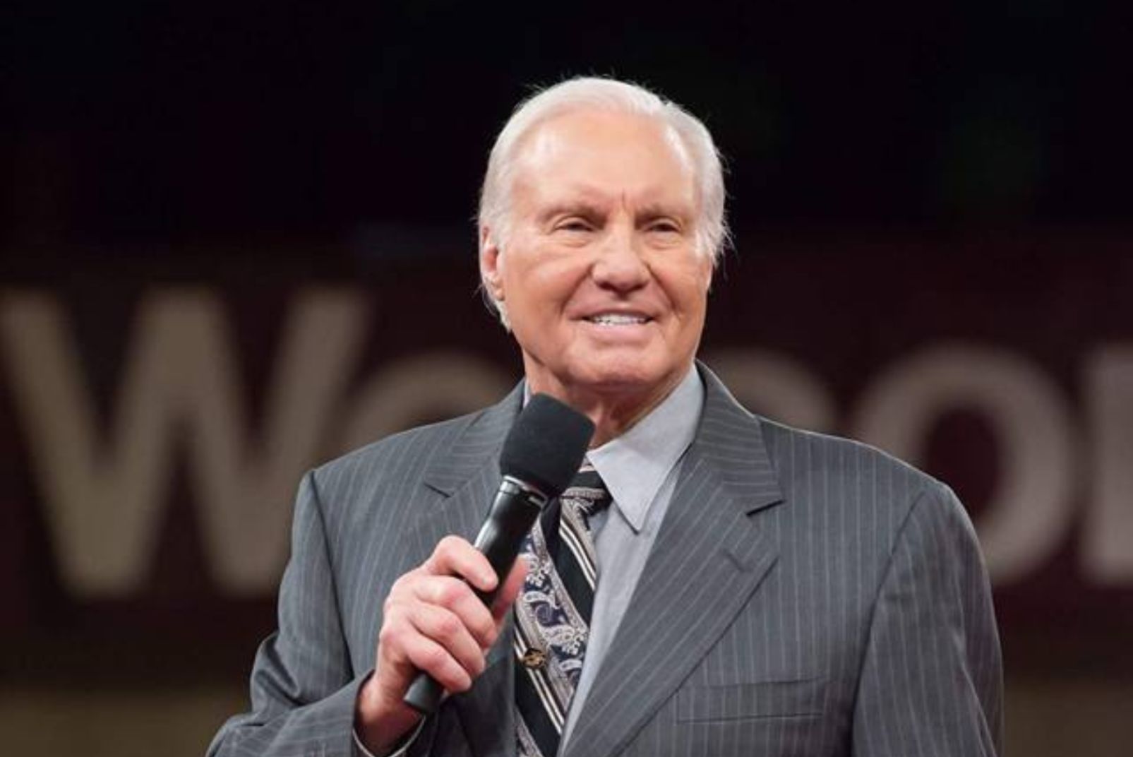Família de Jimmy Swaggart se reúne após agravamento de seu estado de saúde