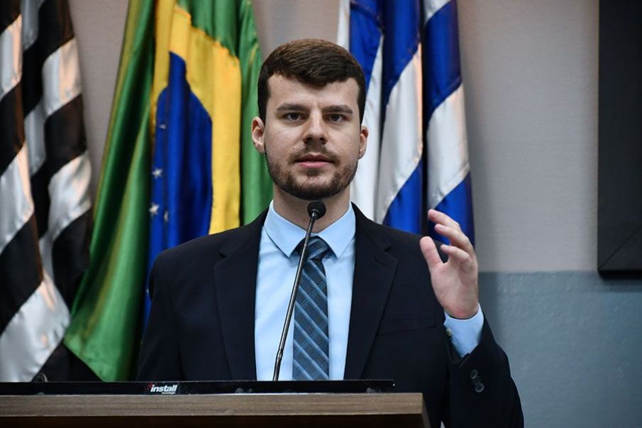 Vereador cristão denunciado ao MP por participar de culto