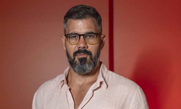 Juliano Cazarré fará personagem evangélico em nova novela da Globo