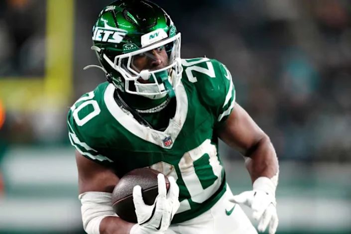 NFL: quarterback diz ter se tornado ‘viciado’ em ler a Bíblia e busca direção em Deus