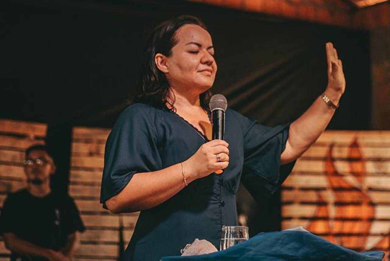 Missionária Kelem Gaspar relata conversão, desafios em tribos e amizade com pastora