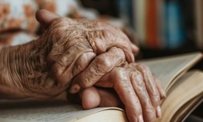 Idosa usa astúcia para levar muçulmanos à leitura da Bíblia; Veja