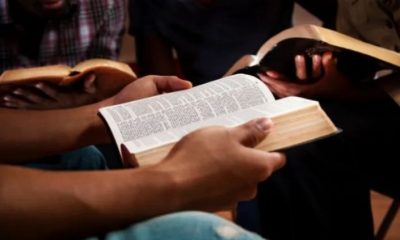 Ler a Bíblia 15 minutos por dia oferece benefícios, diz pastor