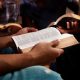 Ler a Bíblia 15 minutos por dia oferece benefícios, diz pastor