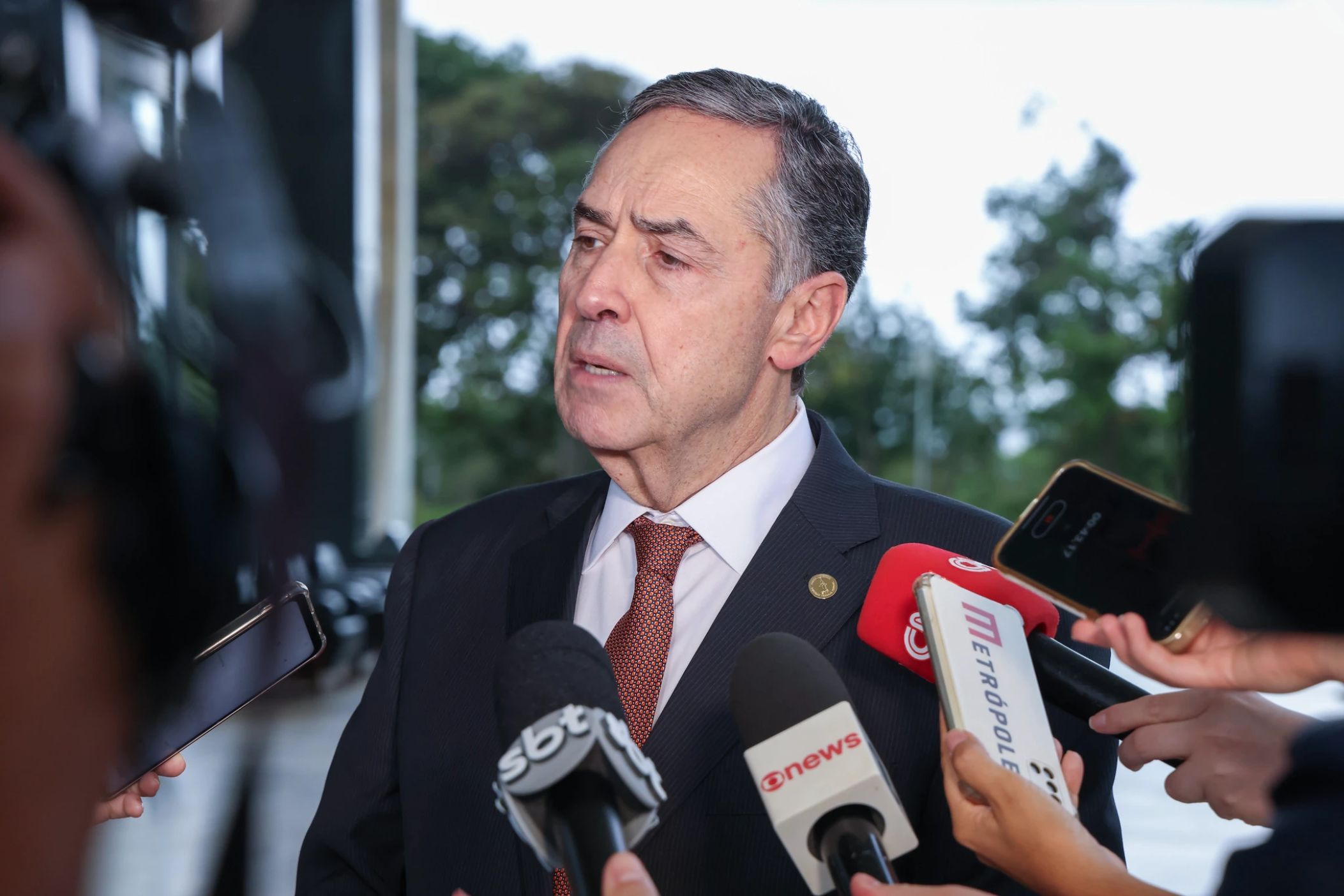 Temendo a Magnitsky, Barroso estuda renunciar ao STF