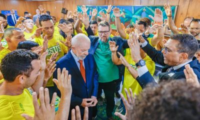 PT critica política nas igrejas, mas quer voto evangélico