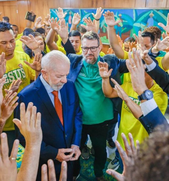 PT critica política nas igrejas, mas quer voto evangélico
