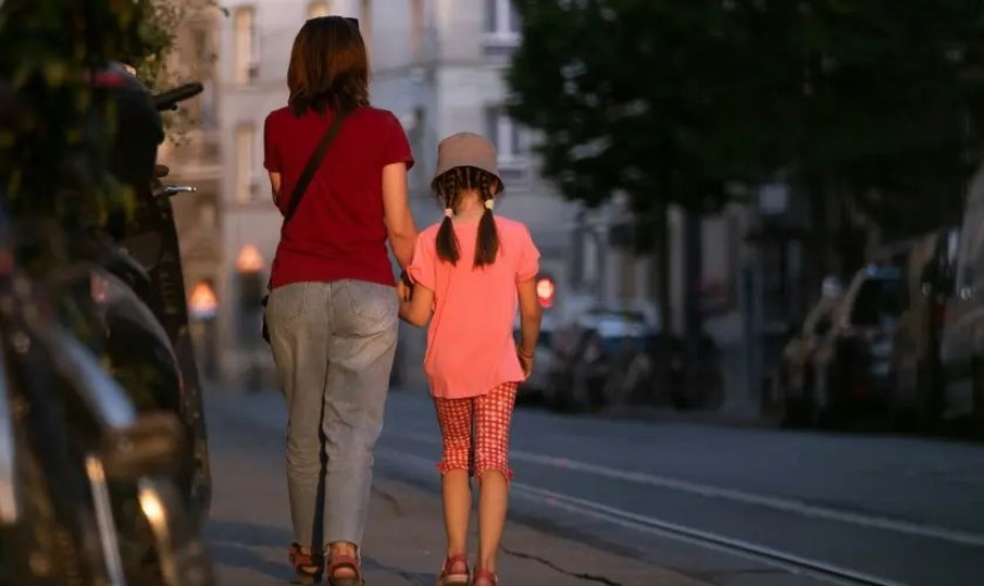 Justiça proíbe mãe de levar filha ao culto após exigência do pai