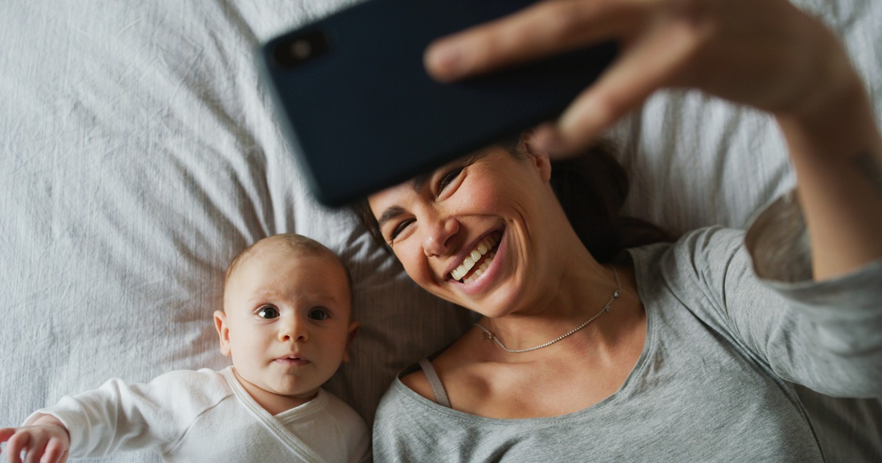 Exposição de crianças nas redes: especialistas fazem grave alerta sobre os perigos