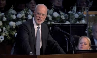 Filho se emociona ao recordar últimas palavras de John MacArthur