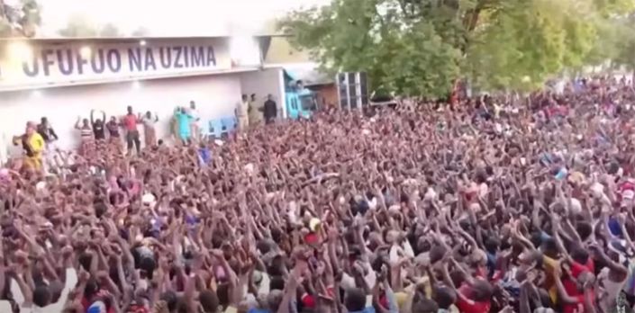 Governo da Tanzânia fecha igreja após críticas de pastor a abusos