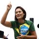 Partidos de esquerda se opõem à homenagem que será feita a Michelle Bolsonaro