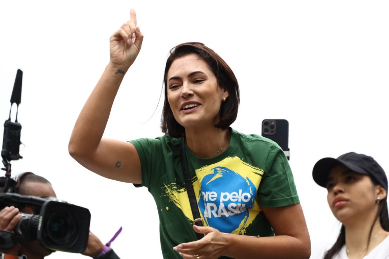 Partidos de esquerda se opõem à homenagem que será feita a Michelle Bolsonaro