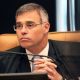 Sorteio no STF coloca caso do INSS na mão de André Mendonça