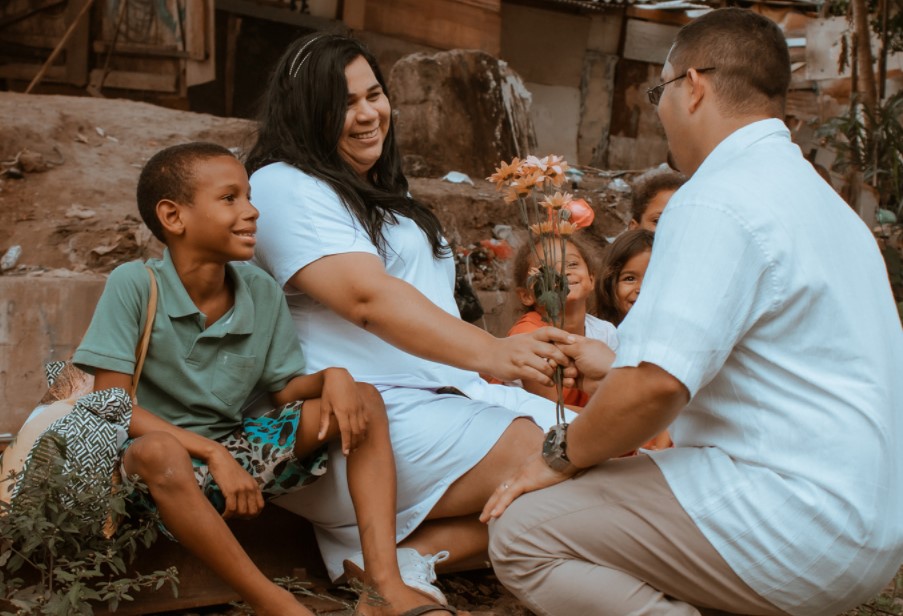 Missionária Patrícia Vouga e Ricardo Farias na cracolândia