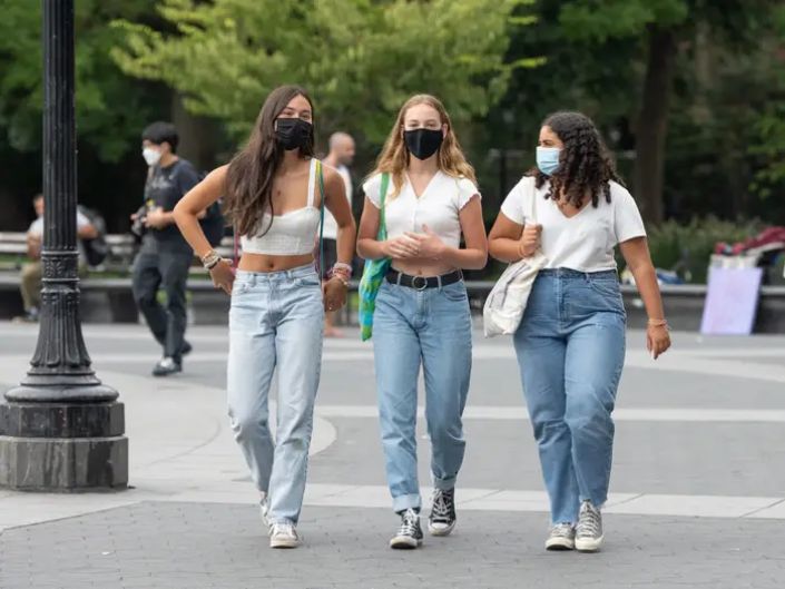 Mulheres da Geração Z são mais avessas à fé, mostra estudo