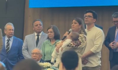 Rebeca Nemer e Baruk apresentam o filho após 16 anos de espera