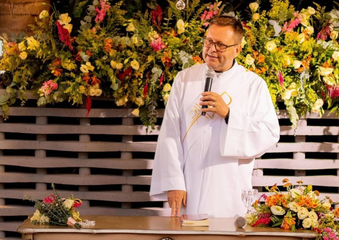 Igreja Anglicana do Brasil ordena homossexual ao ministério