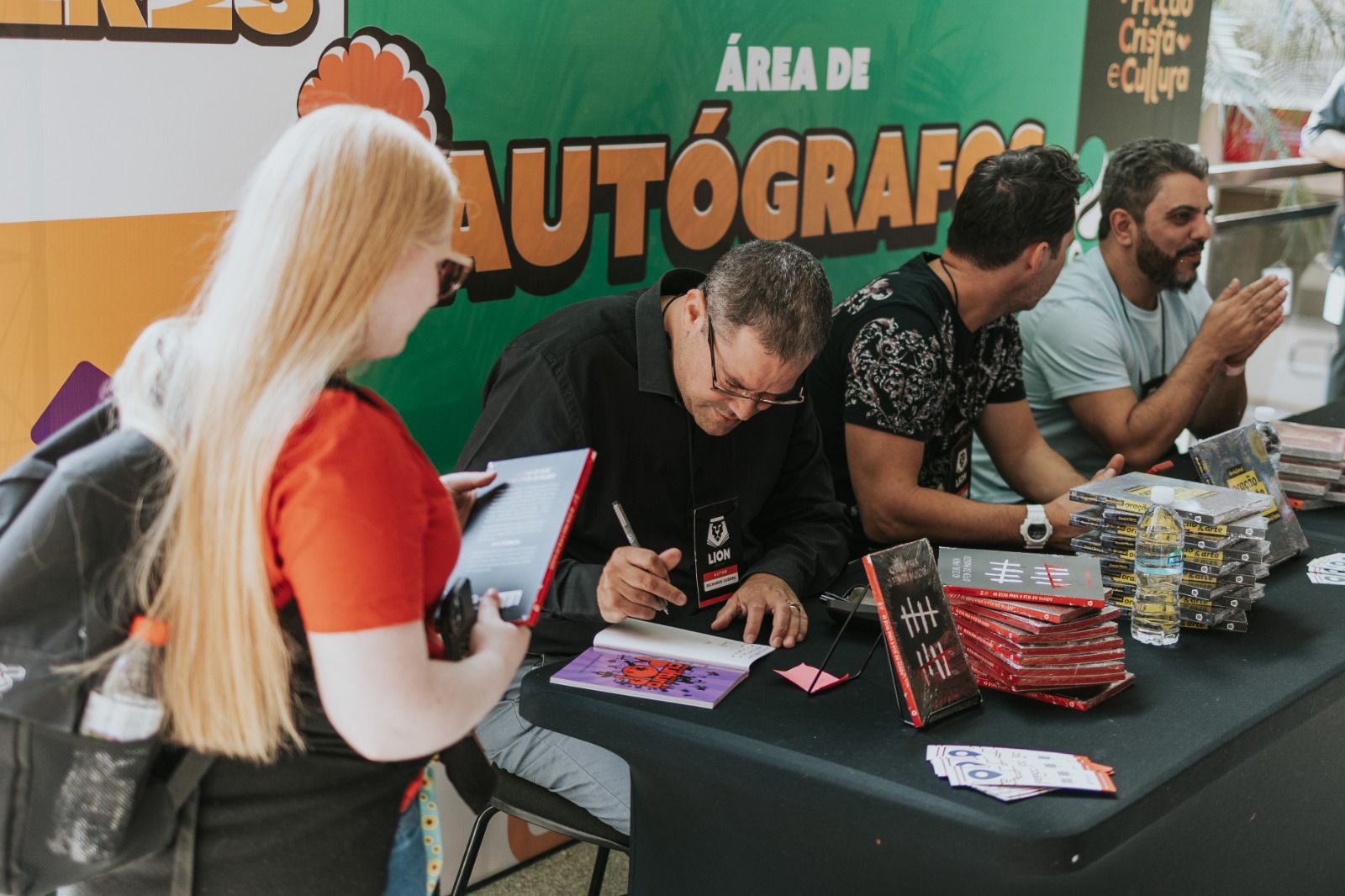 Com aposta de editora, pastor lança livro de terror cristão