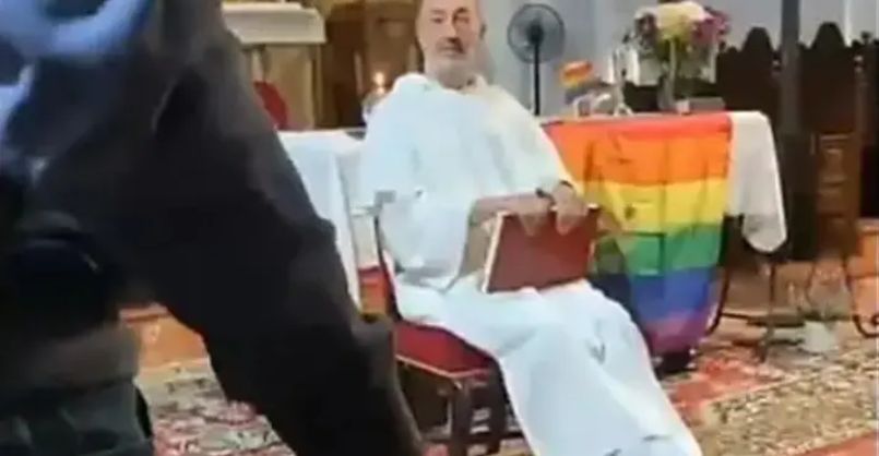Padre cita Francisco ao celebrar missa com bandeira LGBT