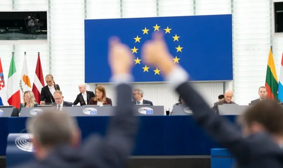 Parlamento Europeu aprova financiamento do turismo do aborto