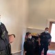 Pastor expulsa policiais de igreja