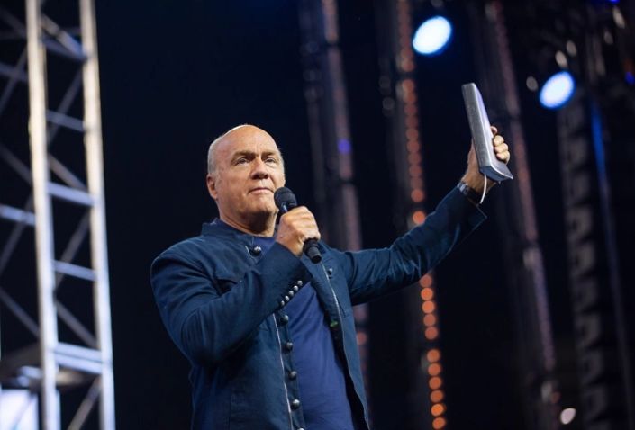 Pastor Greg Laurie urge cristãos ao evangelismo: ‘Deus usa pessoas comuns’