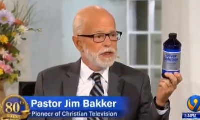 Pastor Jim Bakker vendendo produto