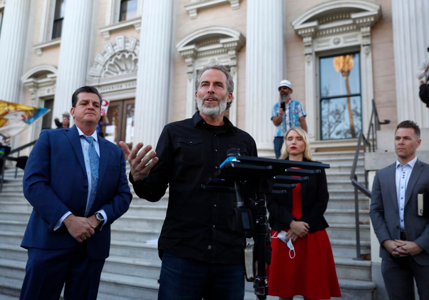 Governo da Califórnia cancela multas dadas a igreja na pandemia