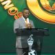 Osiel Gomes critica ‘tambor’ e ‘parede preta’: ‘Bota evangelho!’