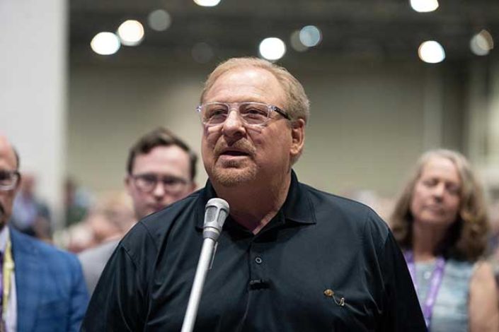 Rick Warren pede desculpa por post sobre a cruz