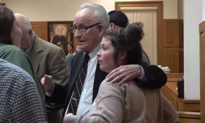 Pastor celebra absolvição de acusação de pornografia infantil