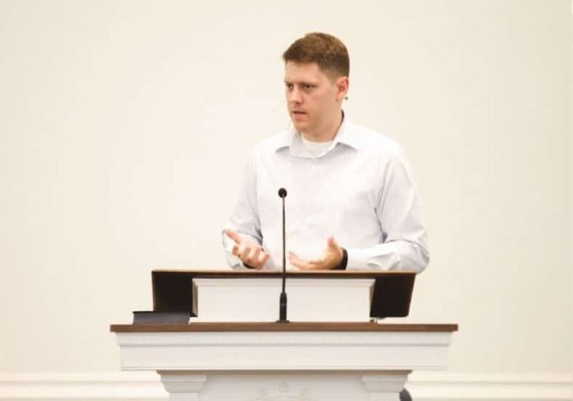 ‘Pecado merece condenação’: pastor confessa adultério e renuncia