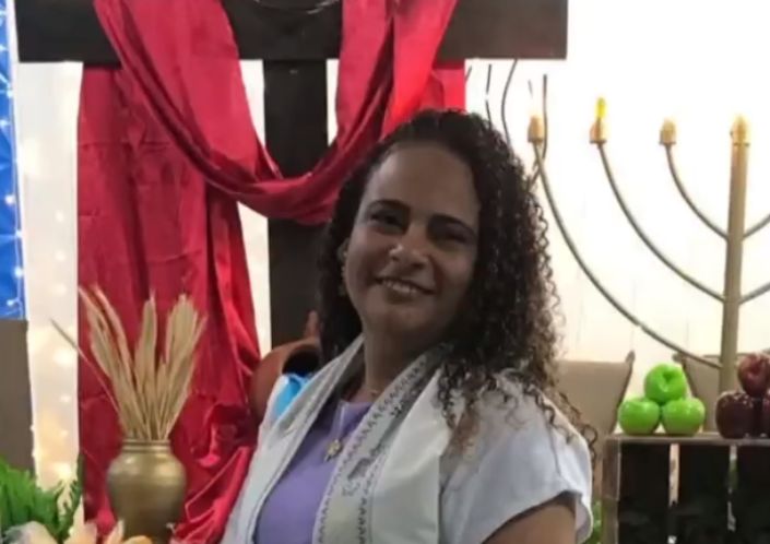 Pastora passa por cirurgia complexa após ser baleada na cabeça
