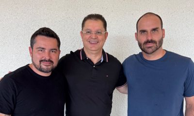 Sóstenes e Eduardo Bolsonaro debatem anistia nos EUA