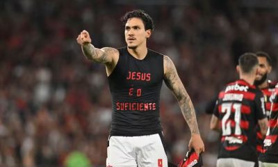Pedro marca, exalta Jesus e desabafa sobre crise emocional