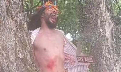 'Striptease de Jesus' em apresentação de Carnaval causa revolta nas redes sociais