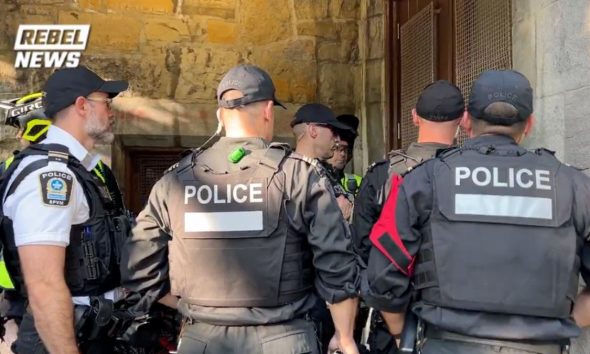 Igreja é multada no Canadá por culto com evangelista pró-Trump